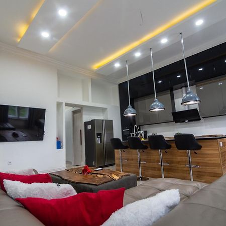 Tower Szeged Belvarosi Exkluziv Panoramas Apartman - Free Parking Exteriör bild