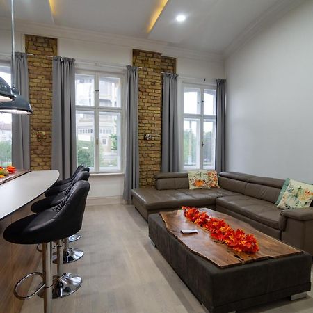 Tower Szeged Belvarosi Exkluziv Panoramas Apartman - Free Parking Exteriör bild