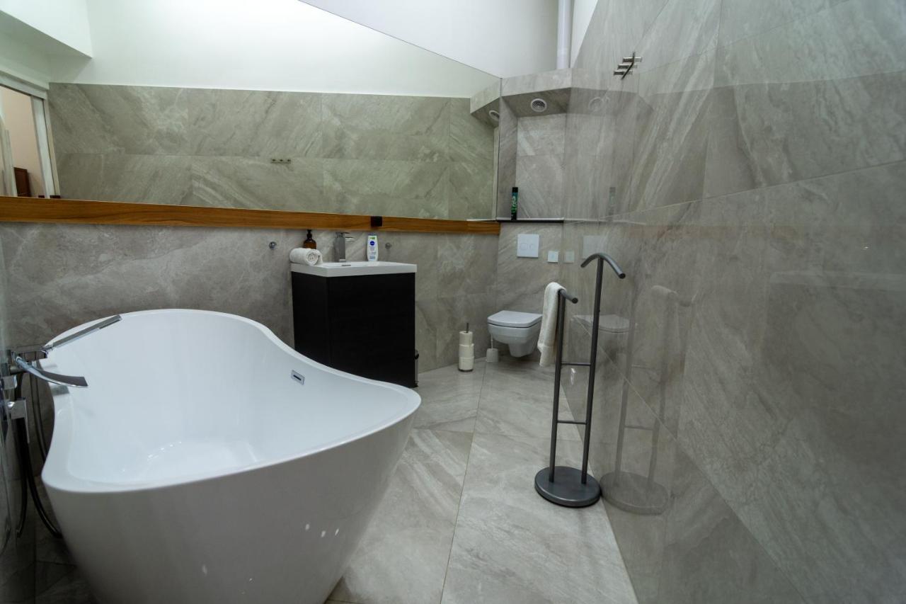Tower Szeged Belvarosi Exkluziv Panoramas Apartman - Free Parking Exteriör bild