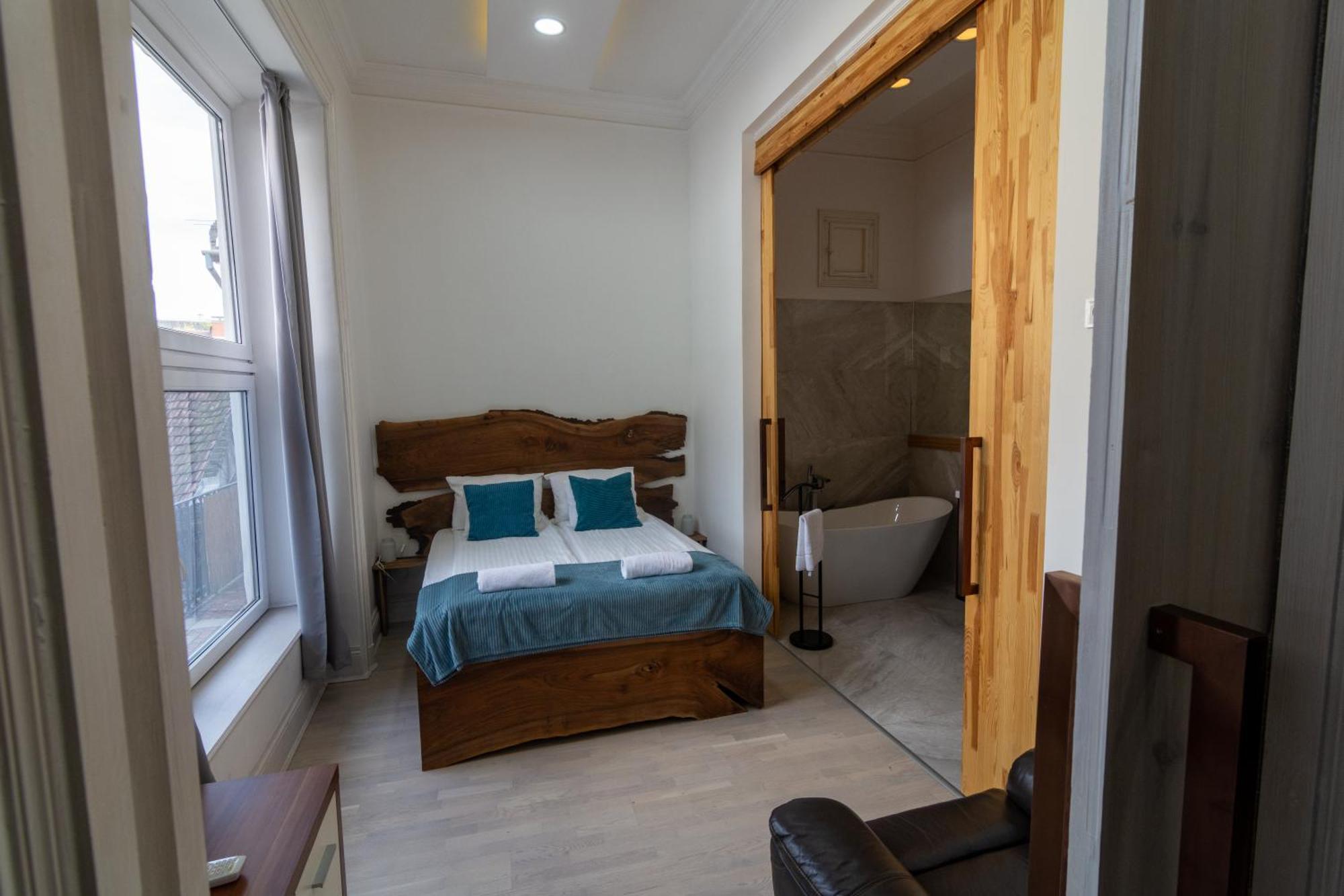 Tower Szeged Belvarosi Exkluziv Panoramas Apartman - Free Parking Exteriör bild